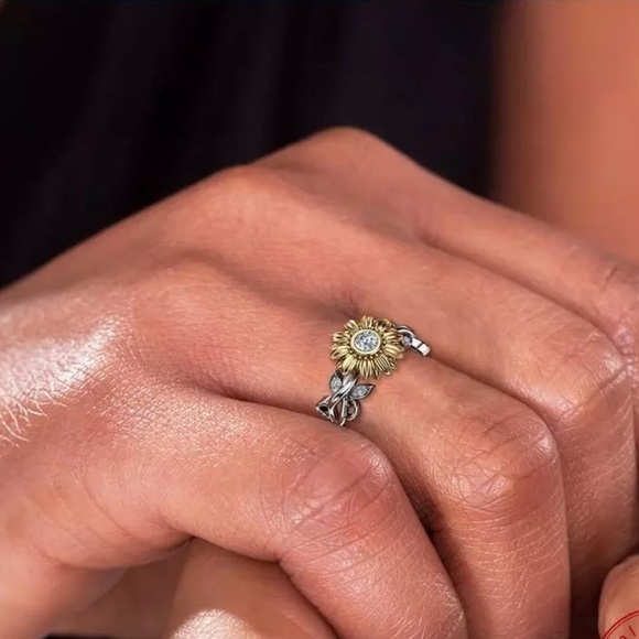 925 Silver Sunflower Ring - Picture 6 of 6